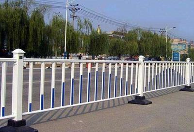 咸寧車道分隔護(hù)欄 價(jià)格透明、資質(zhì)齊全、型號(hào)多樣、款式新穎，助力道路機(jī)動(dòng)車輛安全通行